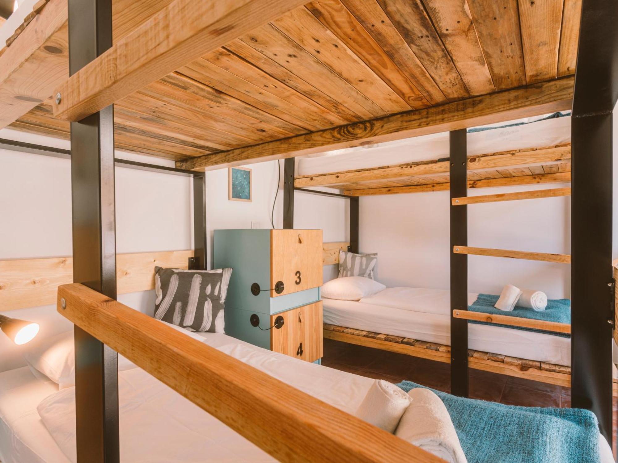 Cliff Surf House Hostel A dos Cunhados Exterior photo